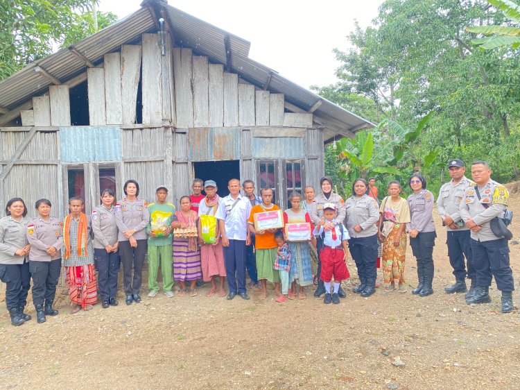 Aksi Humanis Srikandi Polres TTS- Polda NTT Tembus Pelosok Desa Hutalan,  Salurkan Bantuan Alat Tulis  dan seragam sekolah  Dari Kapolda NTT