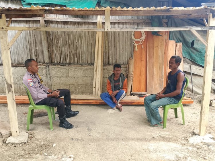 Tingkatkan Kesadaran Kamtibmas dan Waspadai Cuaca Ekstrem, Bhabinkamtibmas Sambangi Warga di Desa Suni