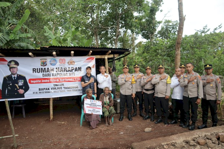 Peduli Kasih, Polres TTS Bedah rumah Rumah Warga , Diawali Dengan Peletakan Batu Pertama Oleh Kapolres TTS