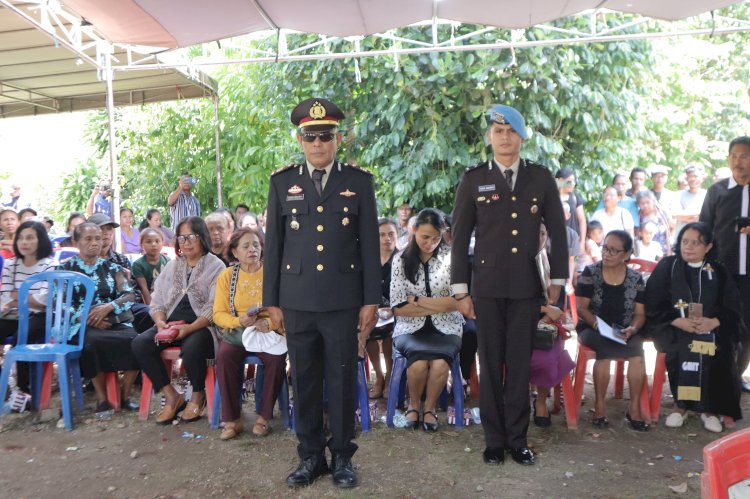 Bentuk Penghormatan Terakhir, Polres TTS Gelar Upacara Pemakaman Secara Kedinasan Terhadap Purnawirawan ASN Polri