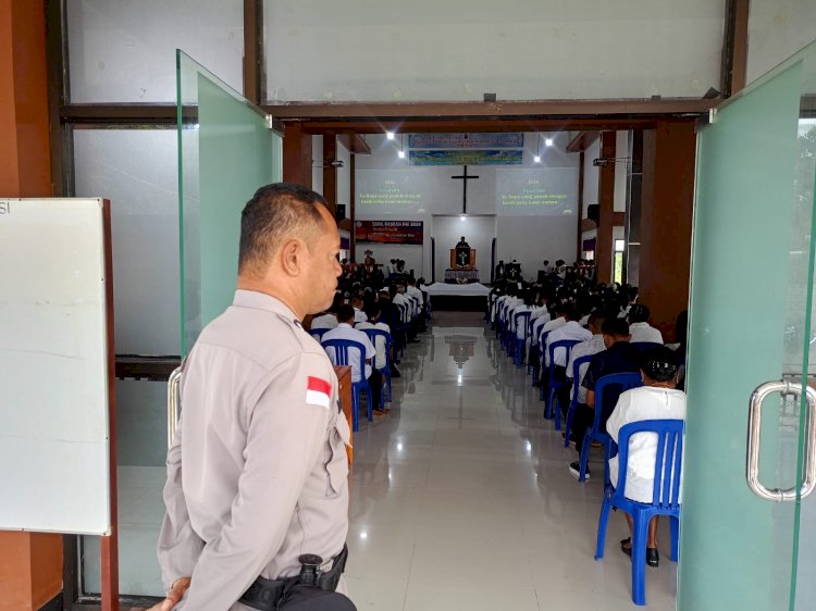 Pengamanan Kebaktian Perjamuan Kudus Triwulan I di Gereja Usi Apakaet Oetimu Oleh Personel Polres TTS