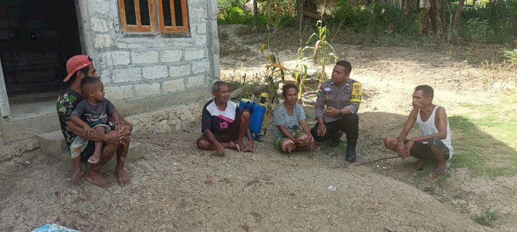 Optimalkan Kondusifitas Wilayah, Bhabinkamtibmas Amanuban Timur Sambang Warga Desa Tliu