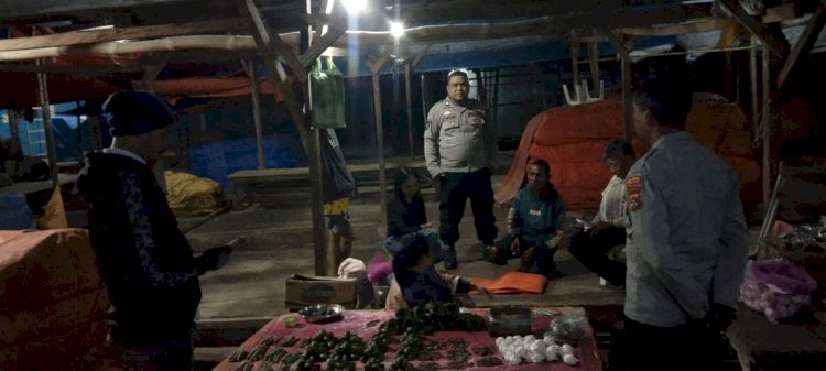 Polsek Amanuban Tengah Laksanakan Patroli Malam di Pasar Inpres Niki-Niki, Jaga Kondusivitas Wilayah