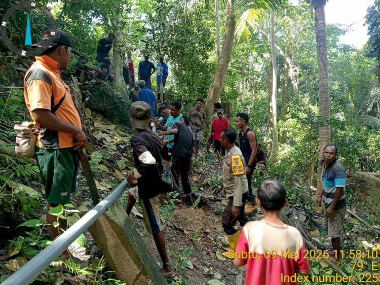 Bhabinkamtibmas Polsek Kualin Ikut Kerja Bakti Bersihkan Sumber Air, Sekaligus Himbau Kamtibmas di Warga