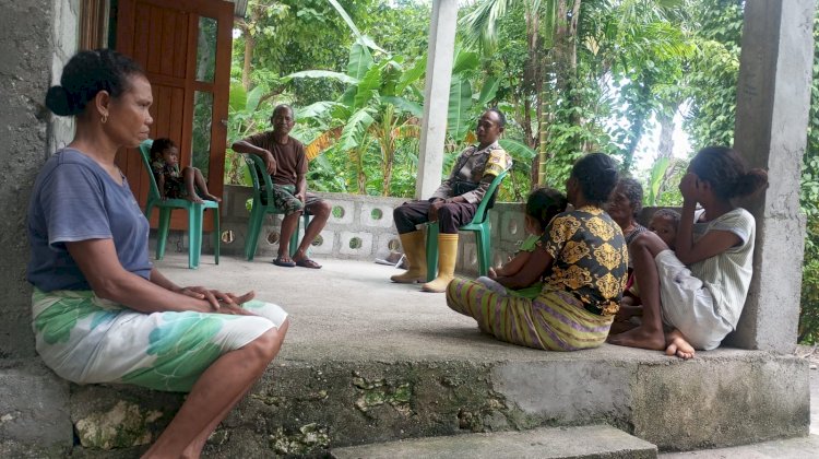 Bhabinkamtibmas Polsek Kolbano Patroli ke Desa Spaha, Sampaikan Himbauan Kamtibmas Kepada Warga