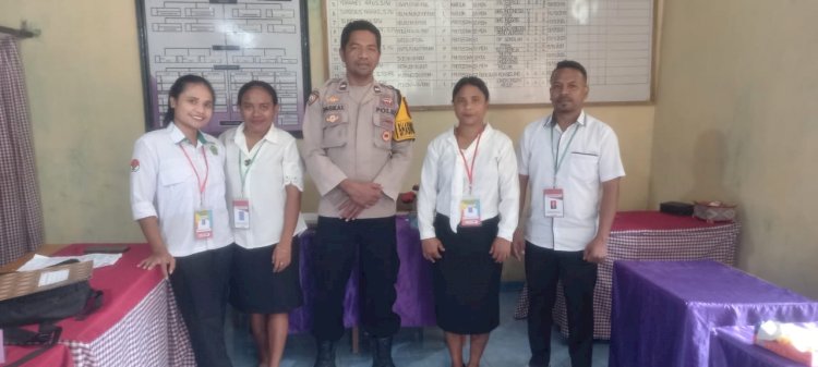 Bhabinkamtibmas Kecamatan Polen Lakukan Monitoring Ujian PSAJ di SMP Solafide Polen