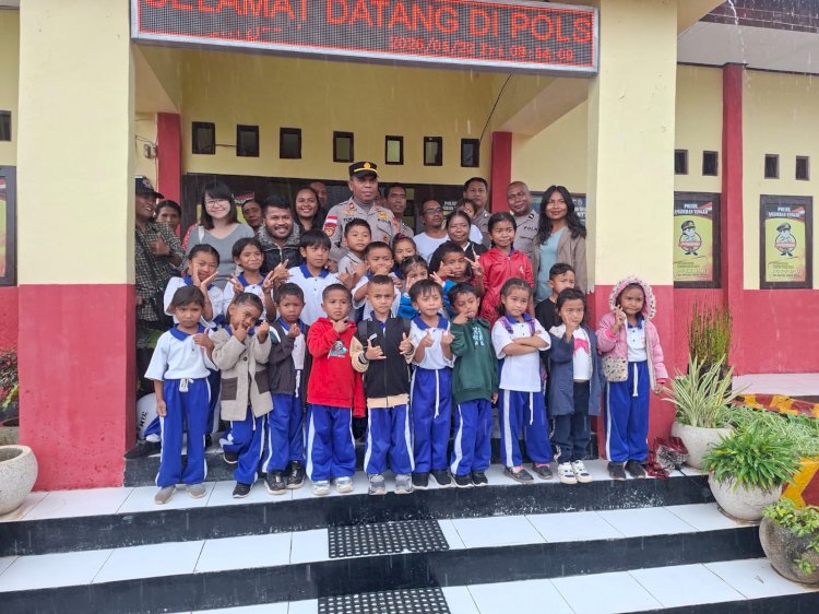 Edukasi Sejak Dini, Polsek Amanuban Tengah Terima Kunjungan dari St. Andrew's School Kuatnana