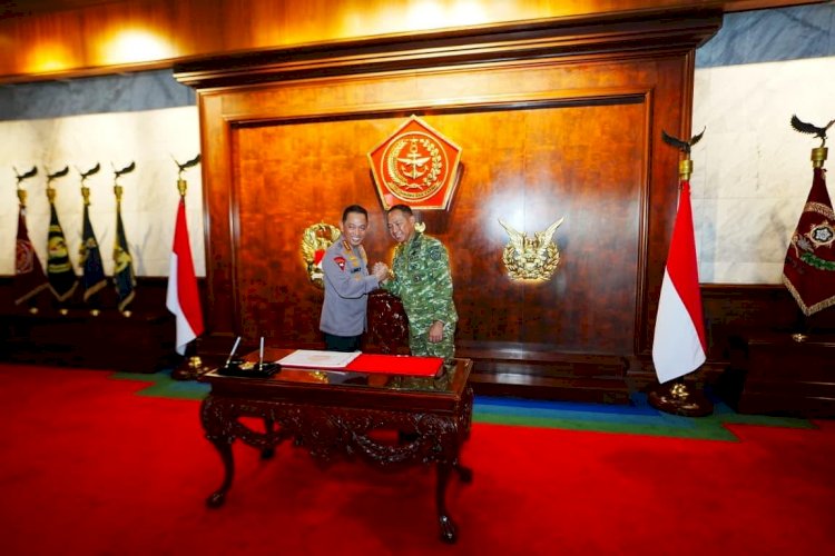 Kapolri Perkuat Soliditas TNI-Polri Lewat Silaturahmi dengan Panglima TNI di Mabes TNI