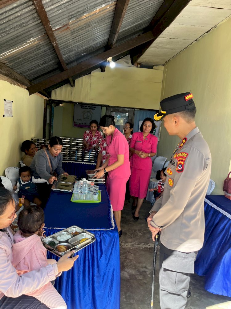 Kapolres TTS dan Ketua Bhayangkari Monitoring Pembagian MBG di Posyandu Kemala serta Cek Sarpras TK Kemala Bhayangkari Soe