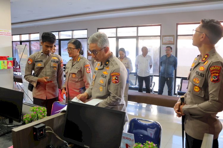 Pastikan Layanan Prima, Karo RBP Stamarena Polri Tinjau Langsung Pelayanan Publik Polres TTS
