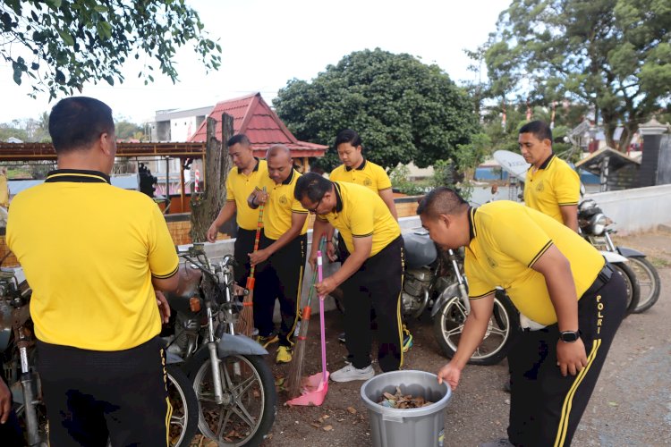 Wujudkan Lingkungan Kerja yang Asri, Waka Polres TTS Pimpin Kurve Bersama Usai Apel Pagi