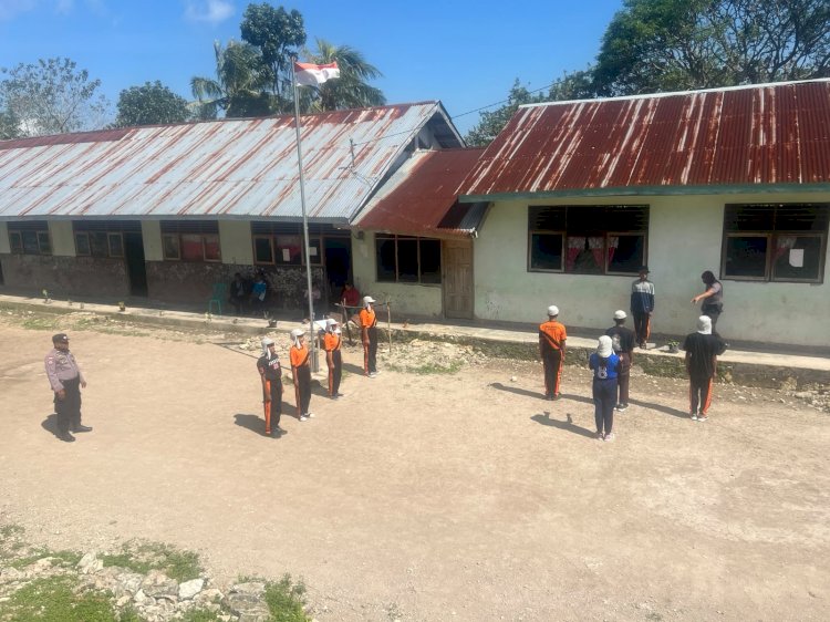 Wujud Cinta Tanah Air, Bhabinkamtibmas Polsek Ki'e Gembleng Mental dan Fisik 12 Anggota Paskibra SMAN Kotolin