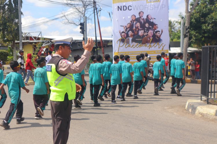 Ciptakan Rasa Aman, Polres TTS Kawal Ketat Lomba Gerak Jalan SLTP dan SLTA Se-Kabupaten Dalam Rangka HUT Ke 81 Republik Indonesia.