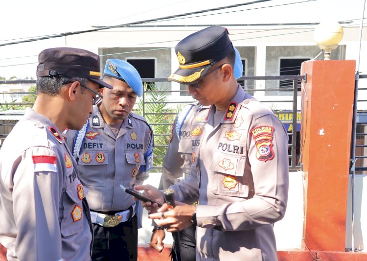 Cegah Judol dan Pinjol, Kapolres TTS Periksa HP Para Kapolsek Jajaran