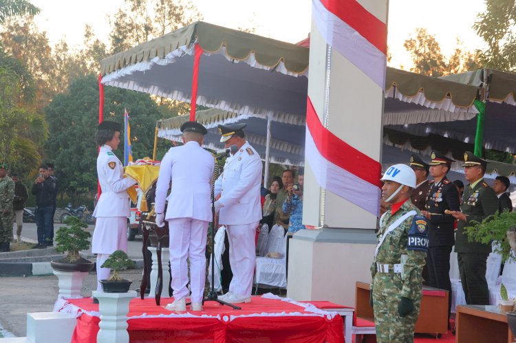 Kapolres TTS Hadiri Upacara Penurunan Bendera HUT Ke-81 RI di Lapangan Kantor Bupati