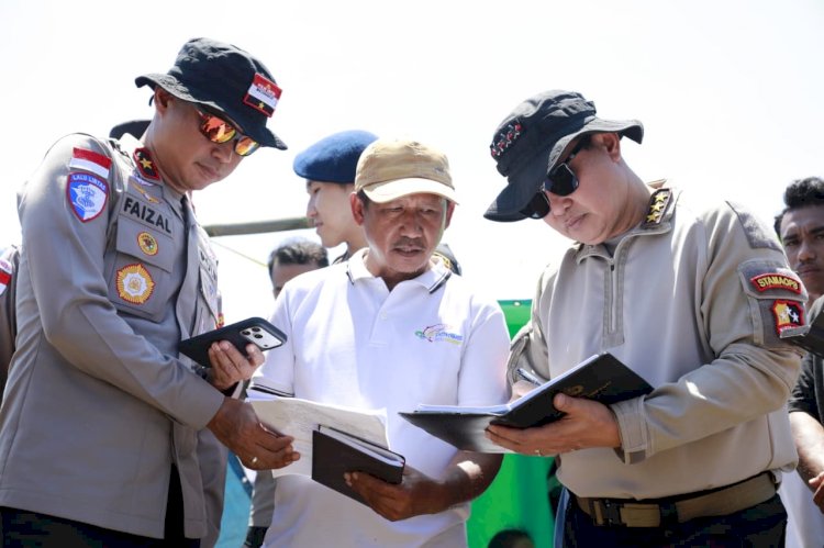 Wakapolda NTT Dampingi Astamaops Kapolri Tinjau Posko Pengungsian Korban Gempa di Reo