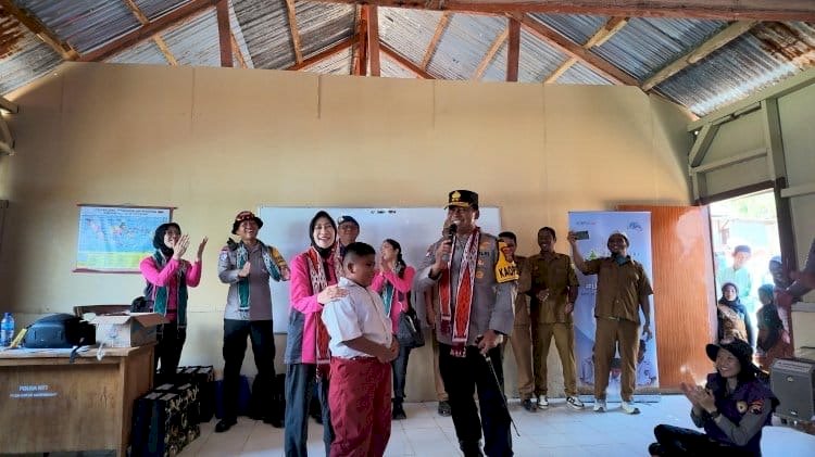 Kapolda NTT Resmikan Revitalisasi MI Al-Hidayah di Pulau Kukusan, Salurkan Bantuan Pascagempa