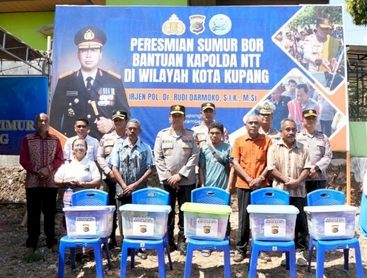 Resmikan Delapan Titik Sumur Bor, Kapolda NTT Salurkan Bansos kepada Warga Kelurahan Belota 