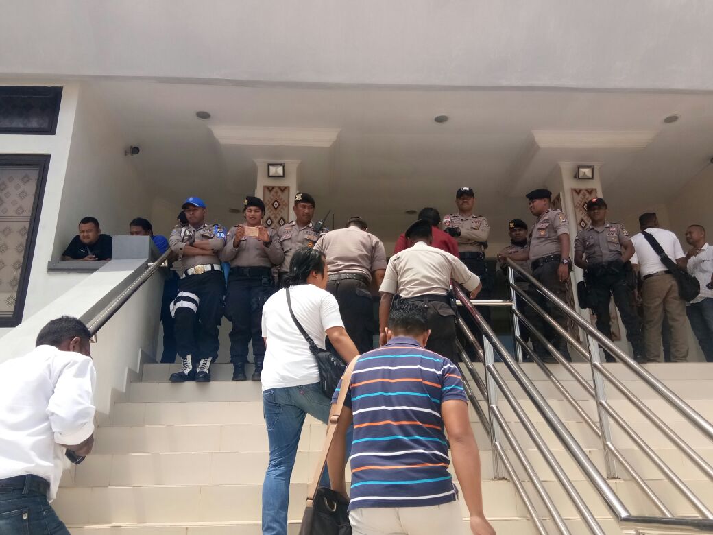 Sejumlah  Personil Polres TTS Dikerahkan  Melaksanakan Pengamanan Unras Damai