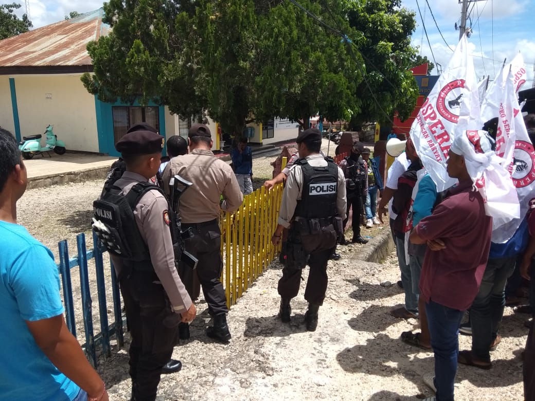 Aksi Damai, Polres TTS Melaksanakan Pengawalan dan  Pengamanan