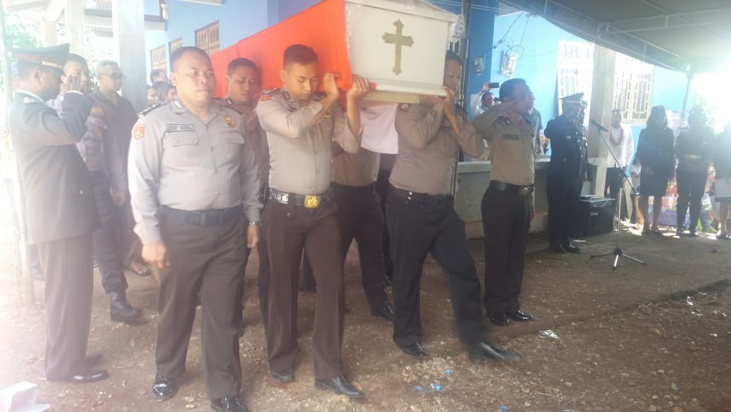 Polres TTS Melaksanakan Upacara Pemakaman Almarhum Purnawirawan  Polri