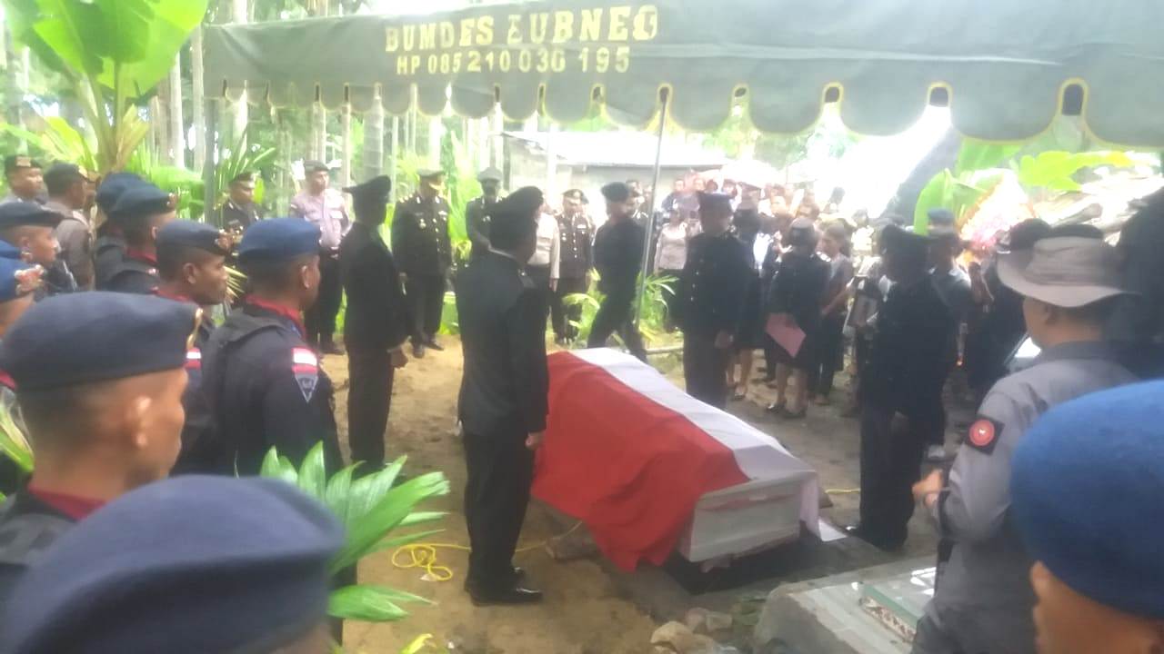 Waka Polres TTS Pimpin Upacara Pemakaman